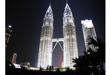 Malaysia hoàn thuế 6% cho du khách khi đi mua sắm